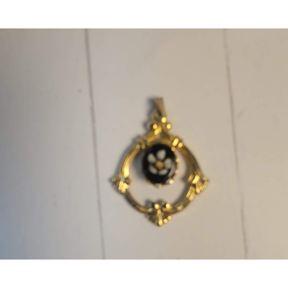Vintage‎ Gold Tone Black Glass Daisy Flower Ornate Scroll Oval Pendant Boho Chic